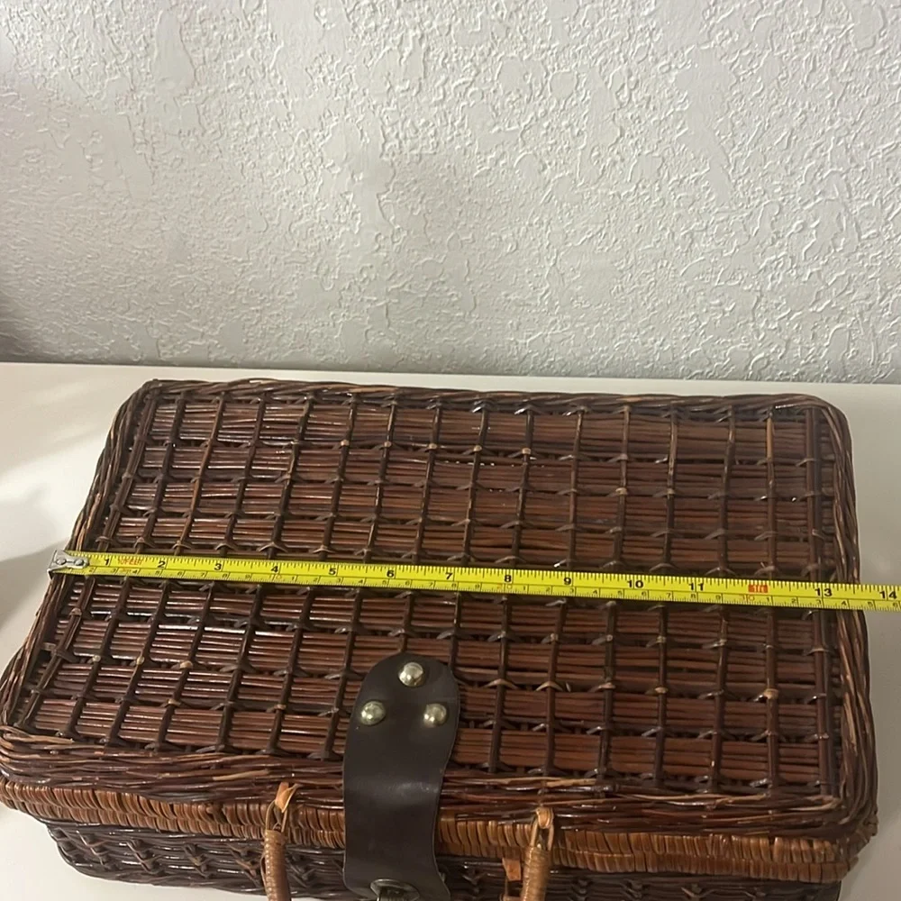 Picnic portable treasure display case storage brown medium